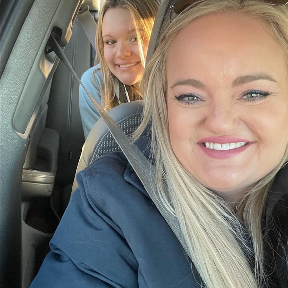 Meet your Posher, Danielle - Picture 1 of 1